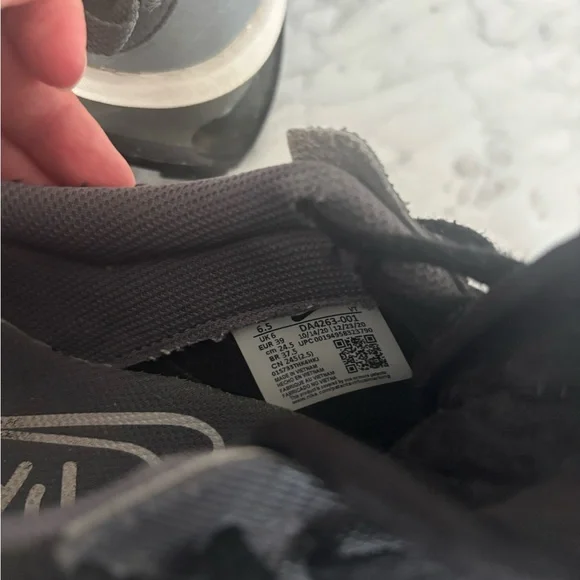 Nike Air Max Pre-Day Black and Gray Sneakers - Picture 7 of 9